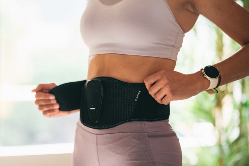 compex-belt-corebelt-5-woman-zoom-easy-settle-900×600